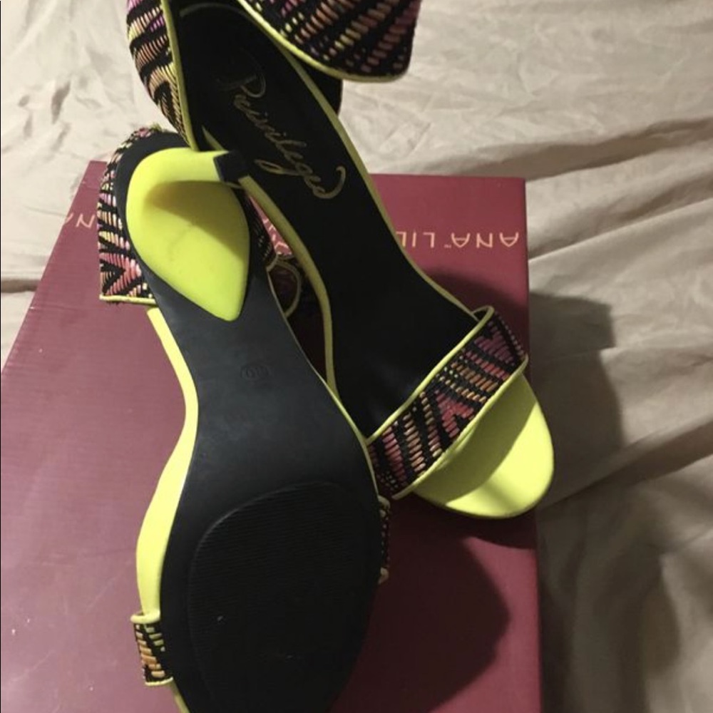 Heels - Picture 2 of 4